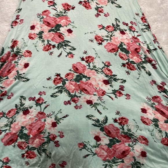 NWT‎ Floral Dress - Picture 2 of 4